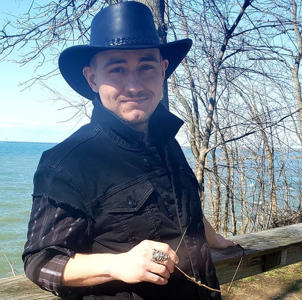 Meet your Posher, Aaron